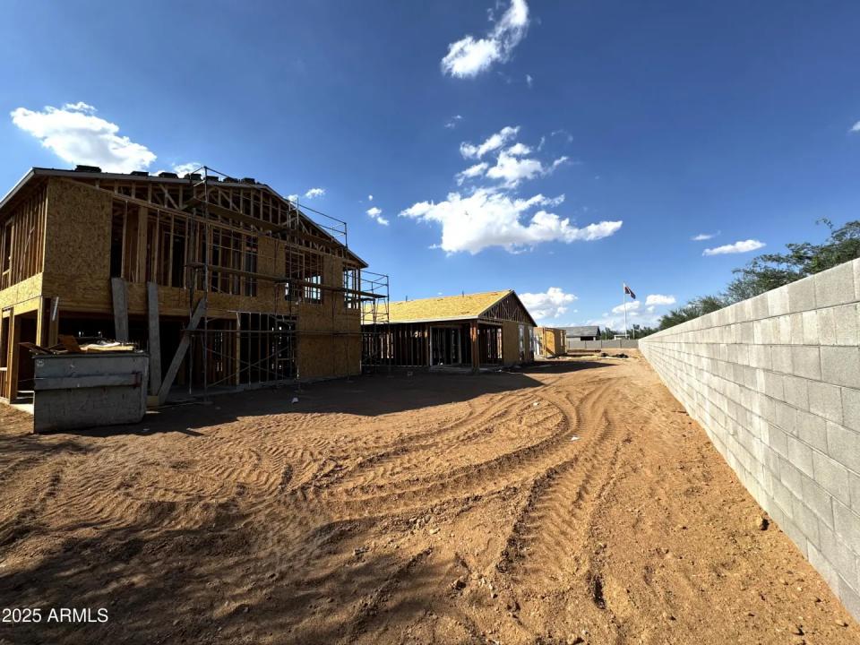 Real Estate Picture 11