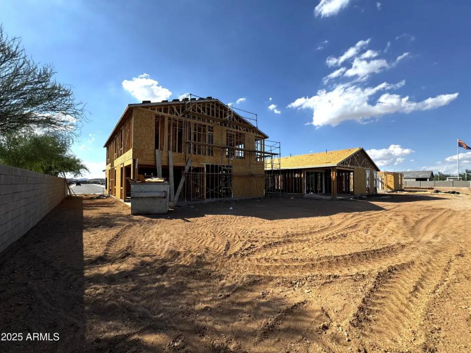Real Estate Picture 12