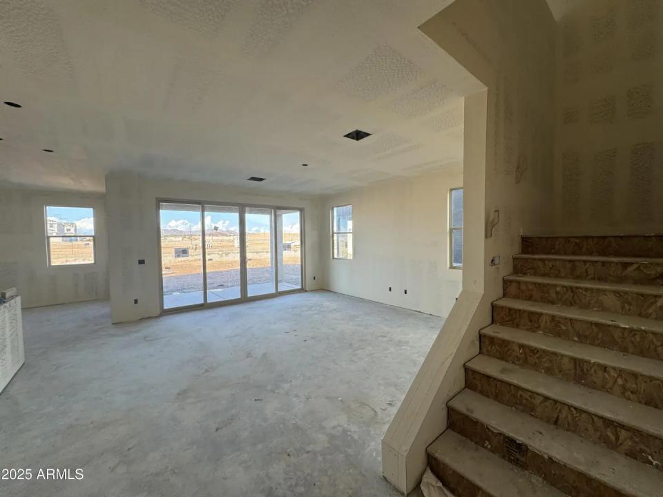 Real Estate Picture 3