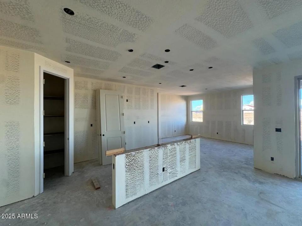 Real Estate Picture 4