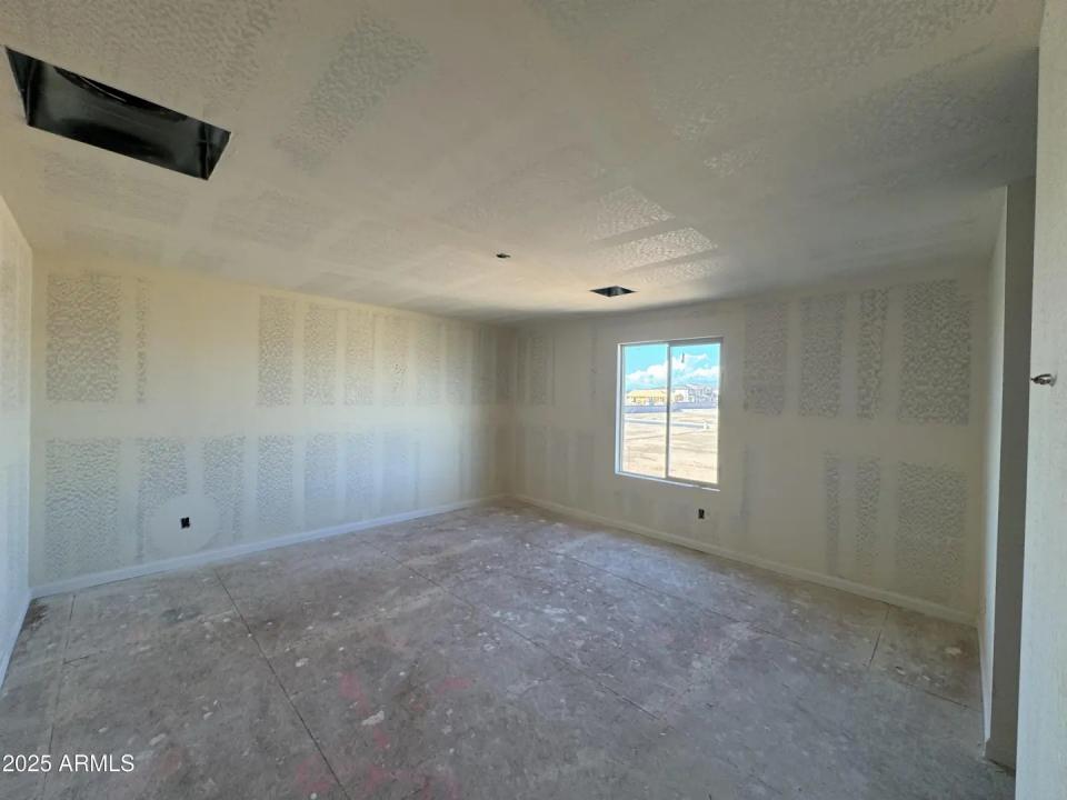 Real Estate Picture 8