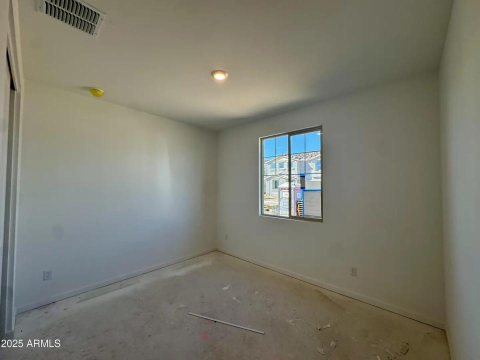 Real Estate Picture 5