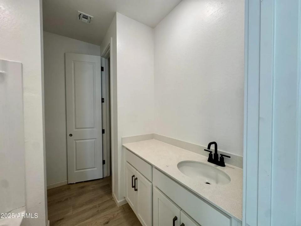 Real Estate Picture 6