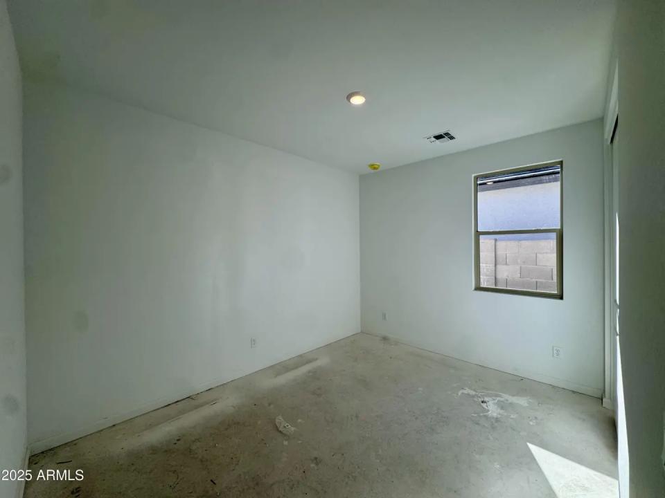 Real Estate Picture 7