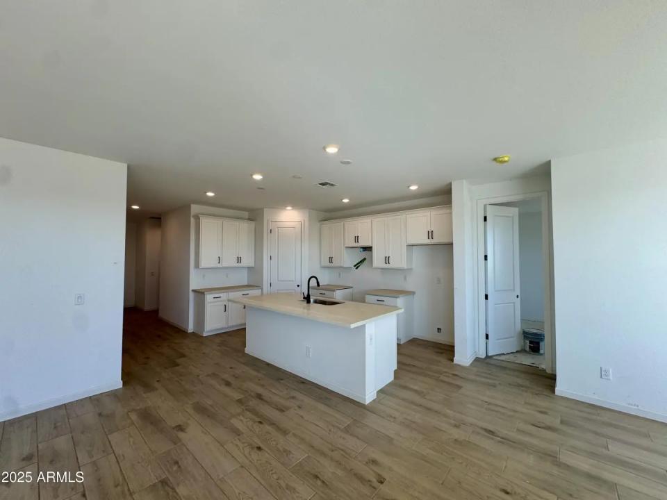 Real Estate Picture 9