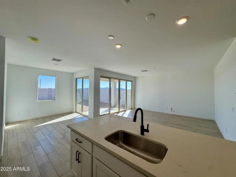 Real Estate Picture 10