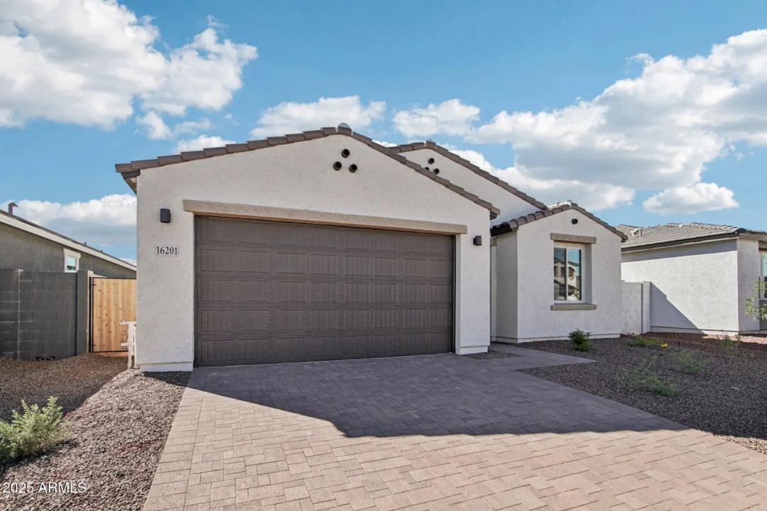 Real Estate Picture 3