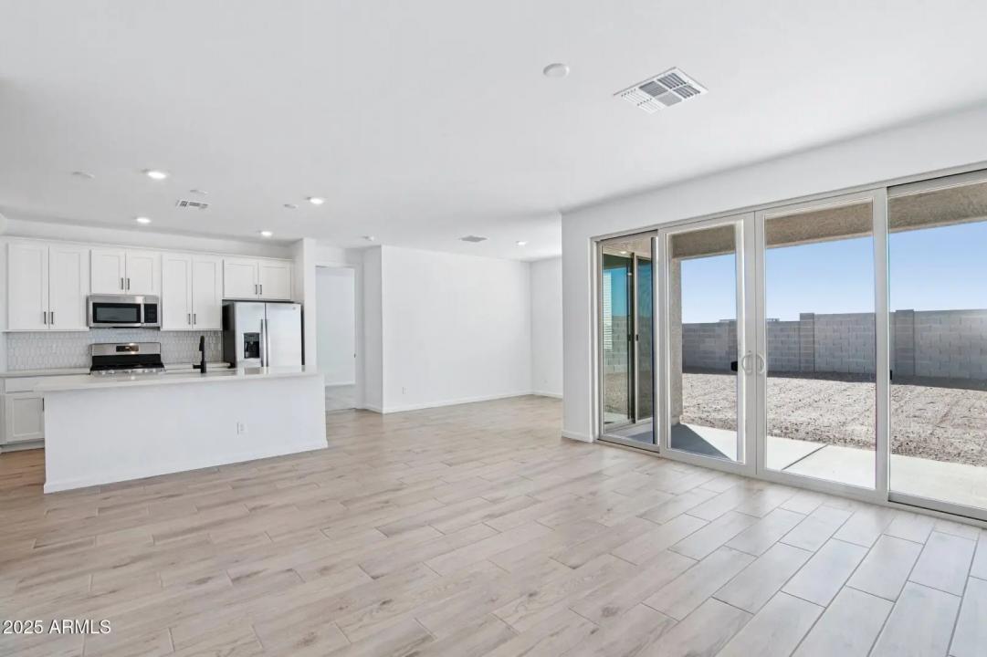 Real Estate Picture 7
