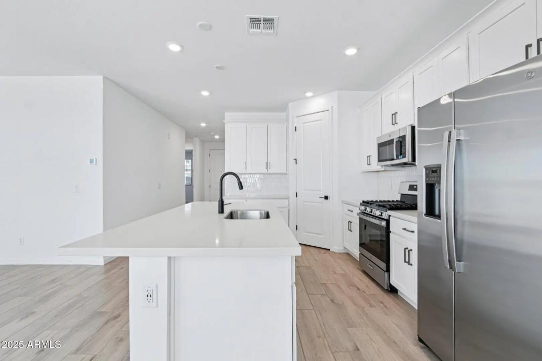 Real Estate Picture 9