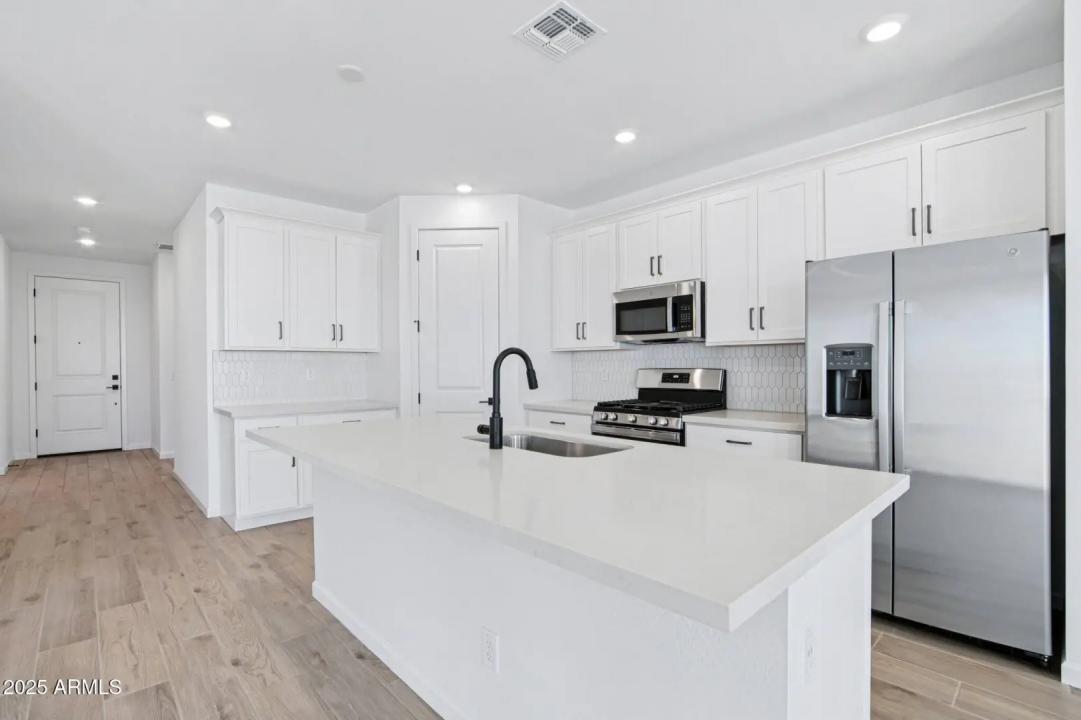 Real Estate Picture 10