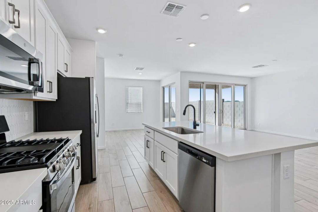 Real Estate Picture 12