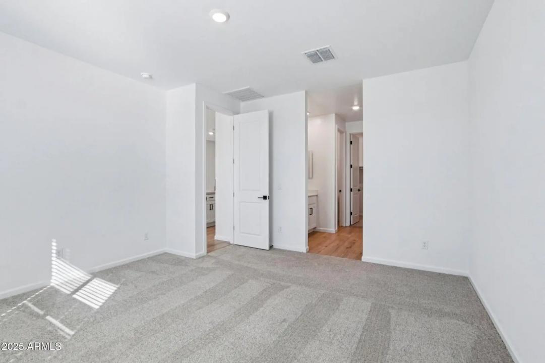Real Estate Picture 14