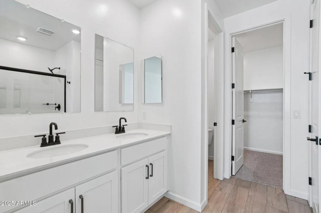 Real Estate Picture 16