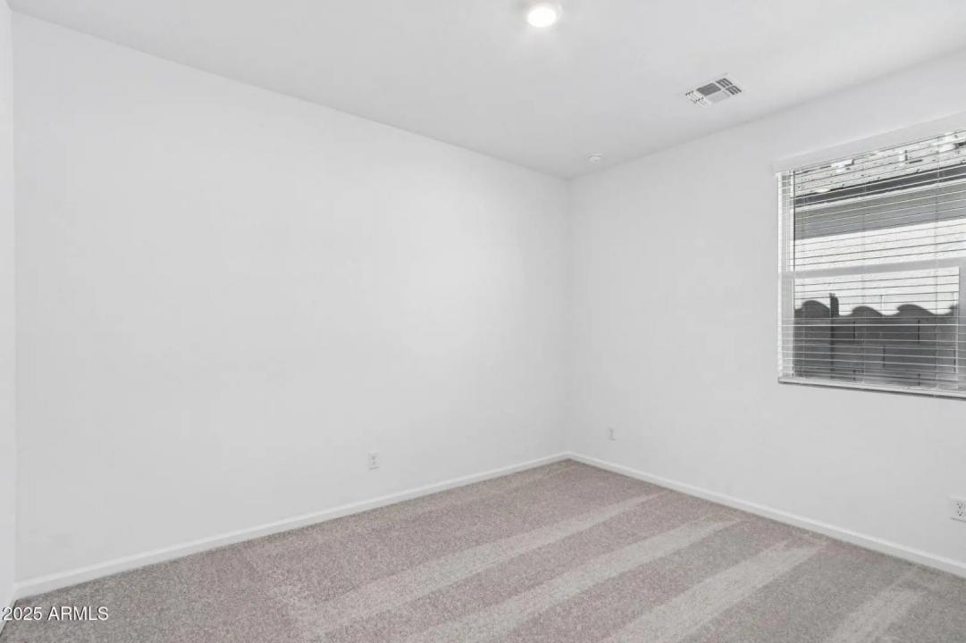 Real Estate Picture 24