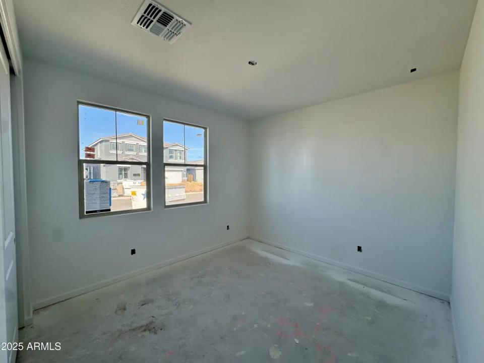Real Estate Picture 4