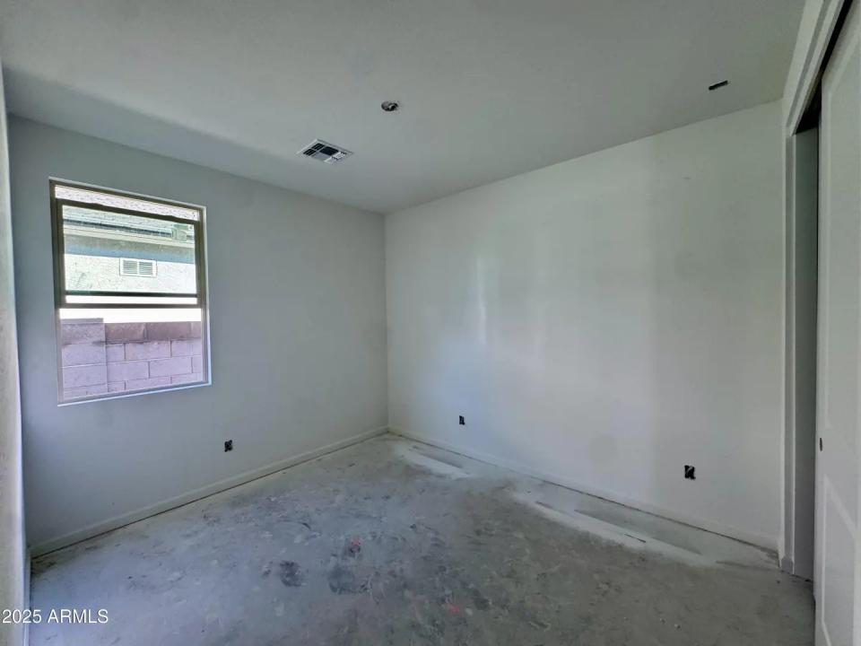 Real Estate Picture 6