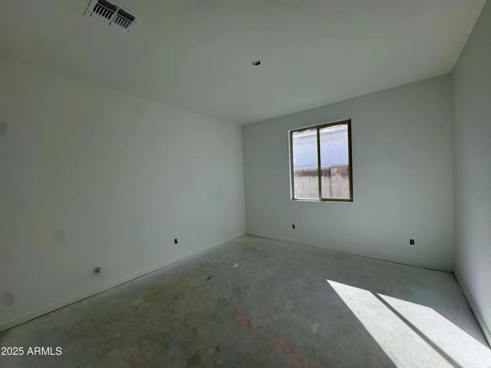Real Estate Picture 8
