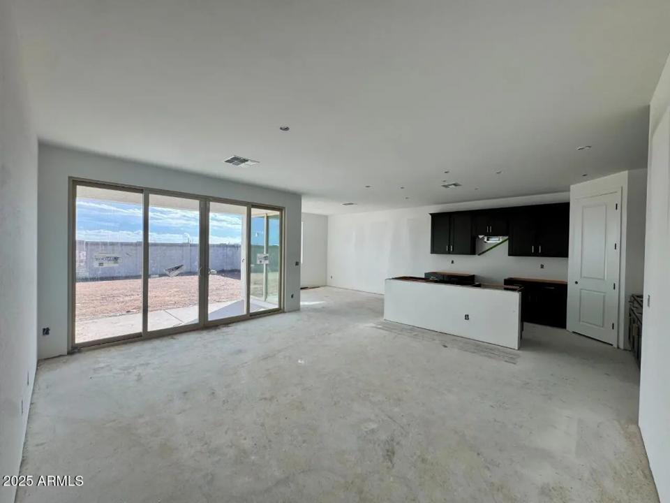 Real Estate Picture 9