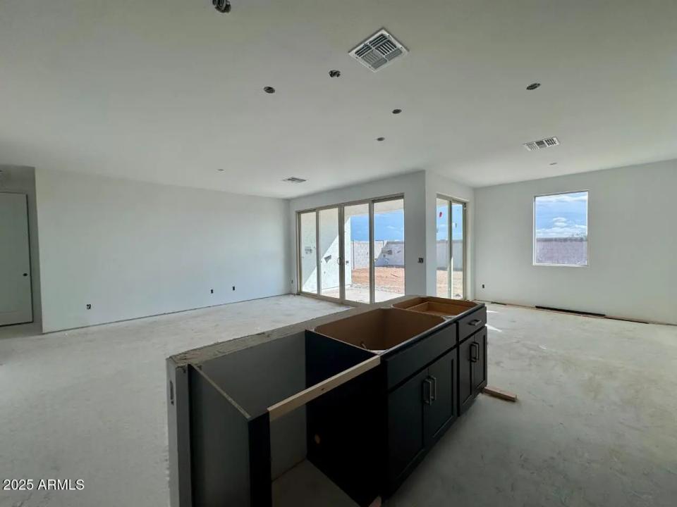 Real Estate Picture 11