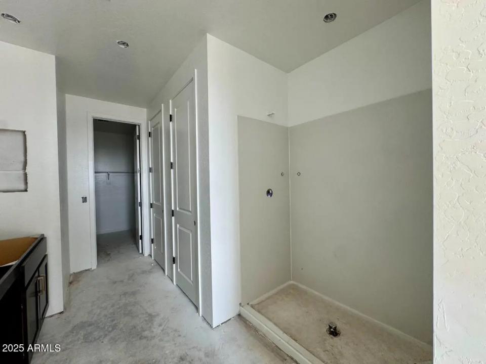 Real Estate Picture 14