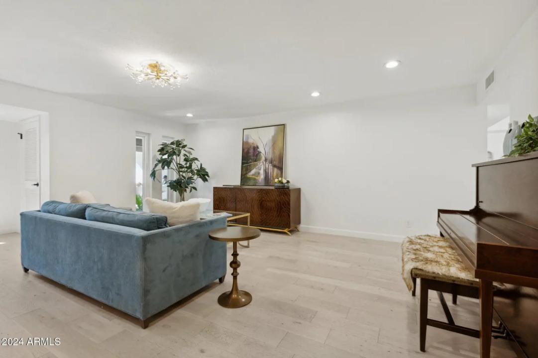 Real Estate Picture 3