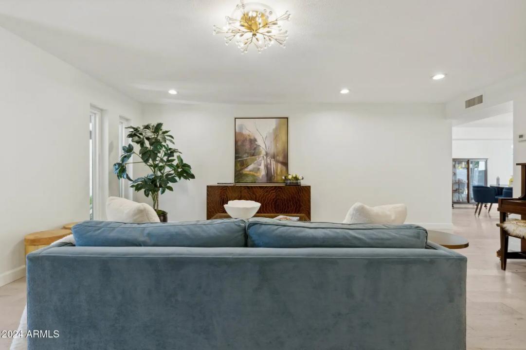 Real Estate Picture 4