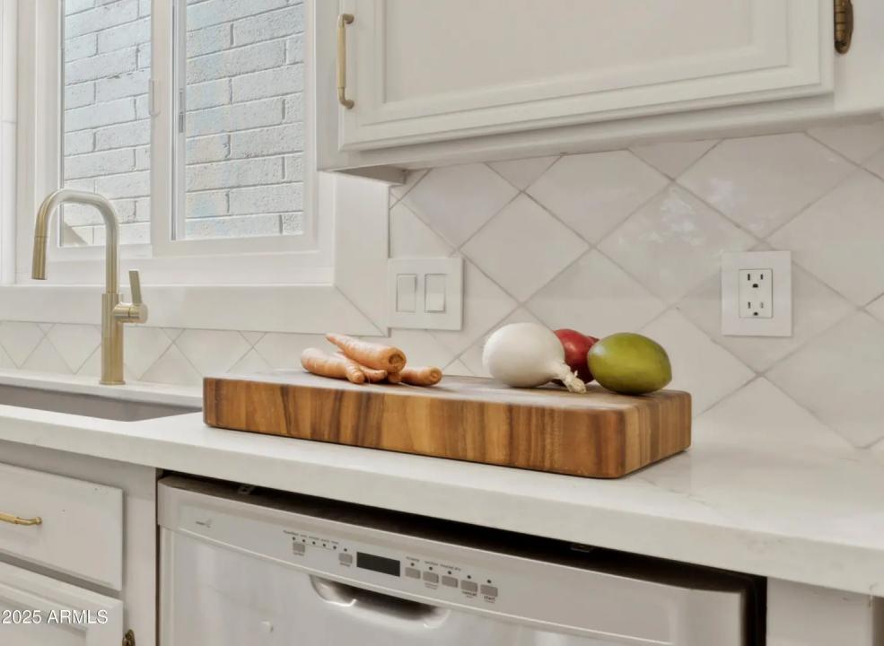 Real Estate Picture 11