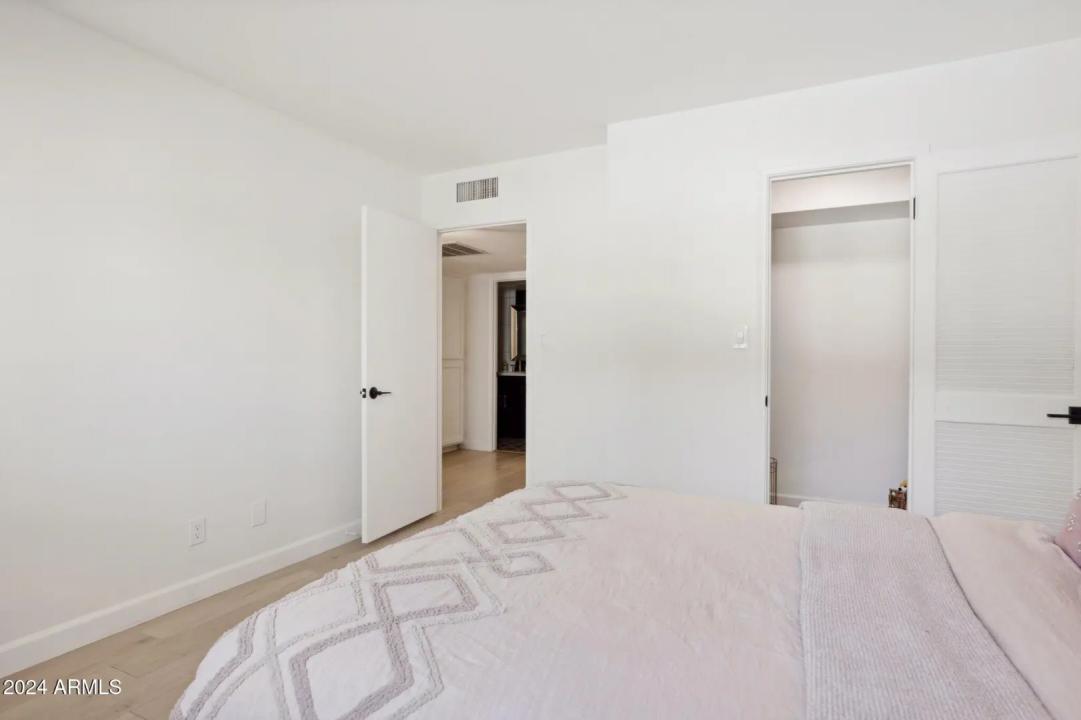 Real Estate Picture 24