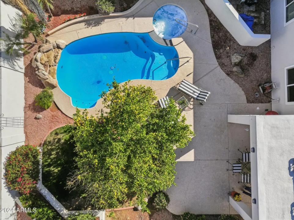 Real Estate Picture 33