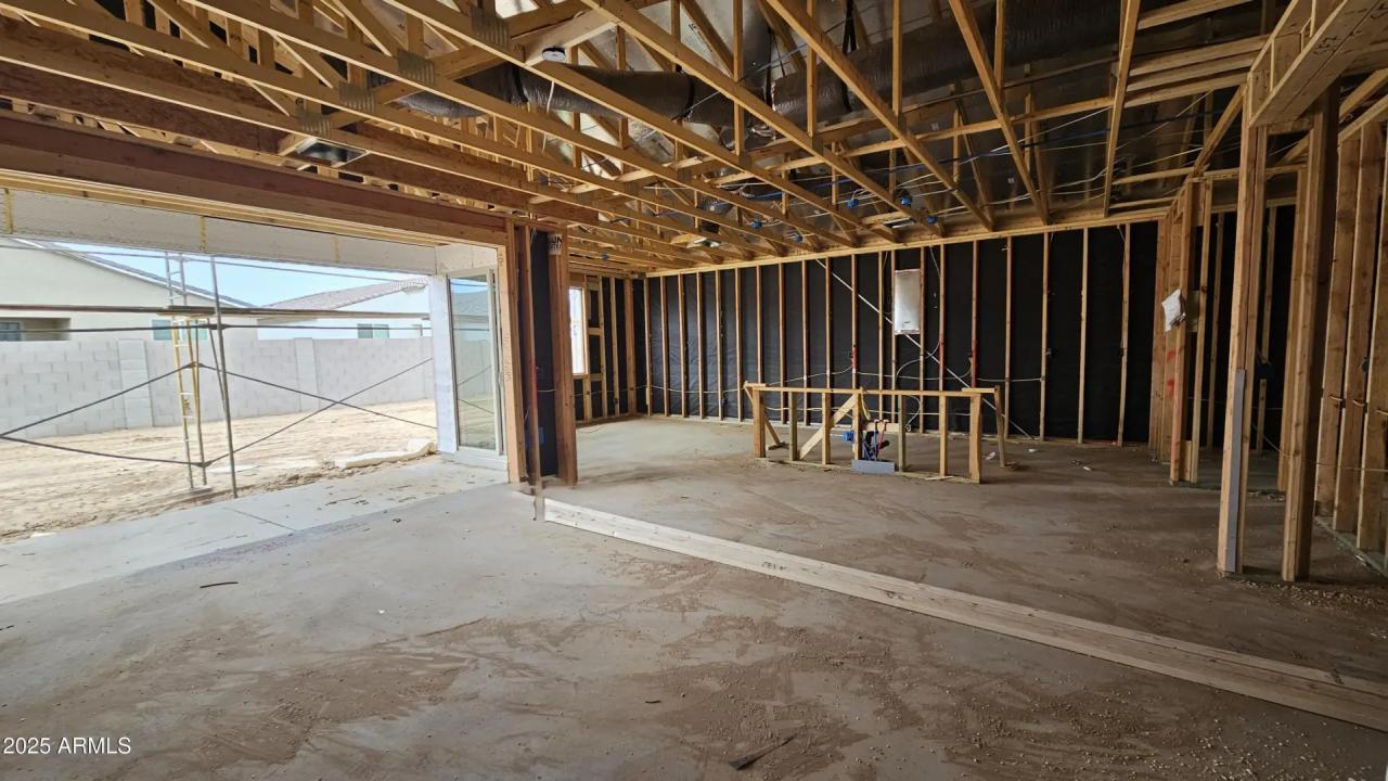 Real Estate Picture 4