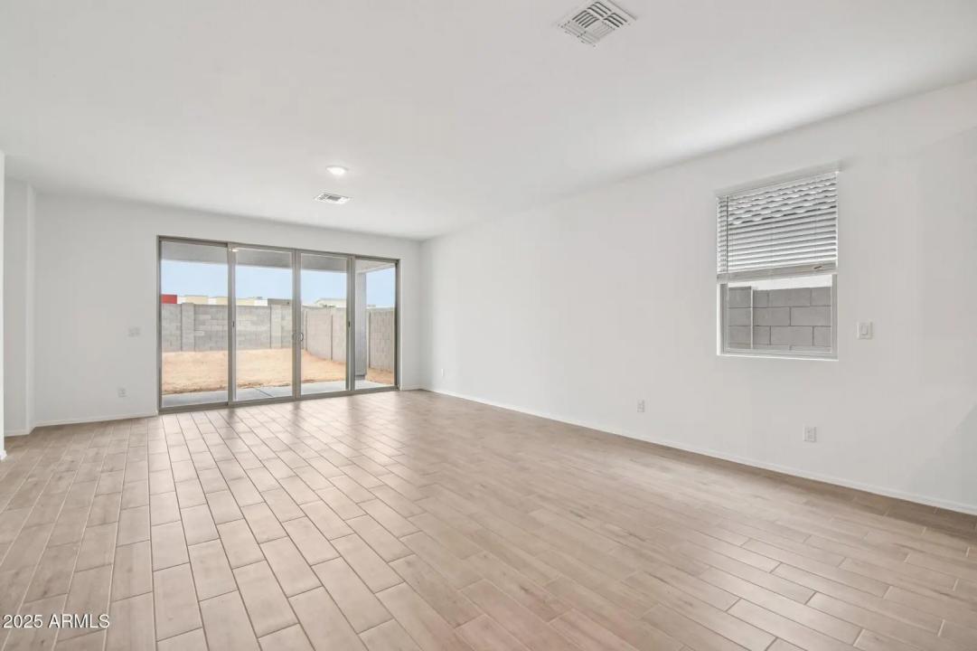 Real Estate Picture 5