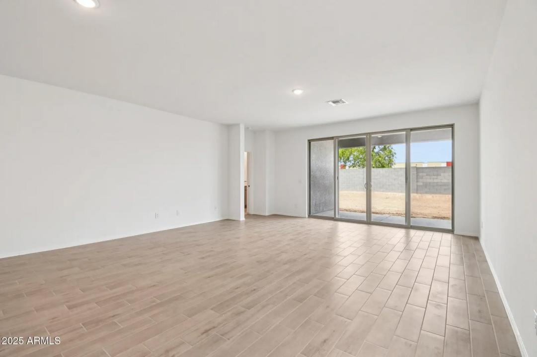 Real Estate Picture 6