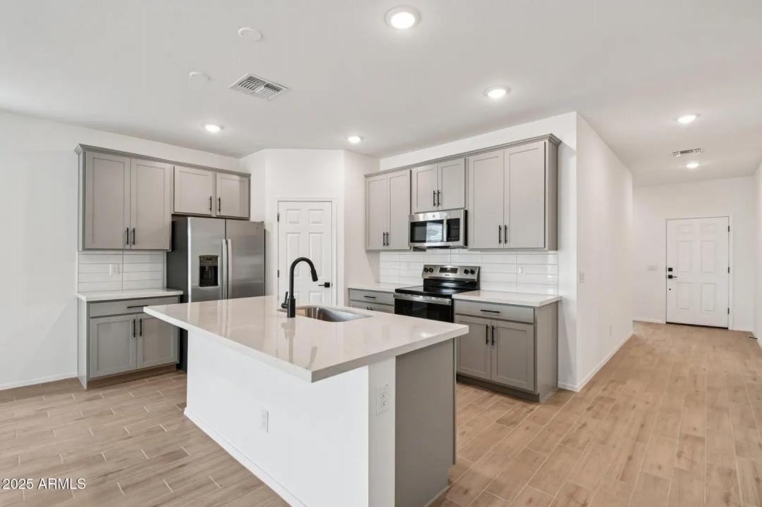 Real Estate Picture 7