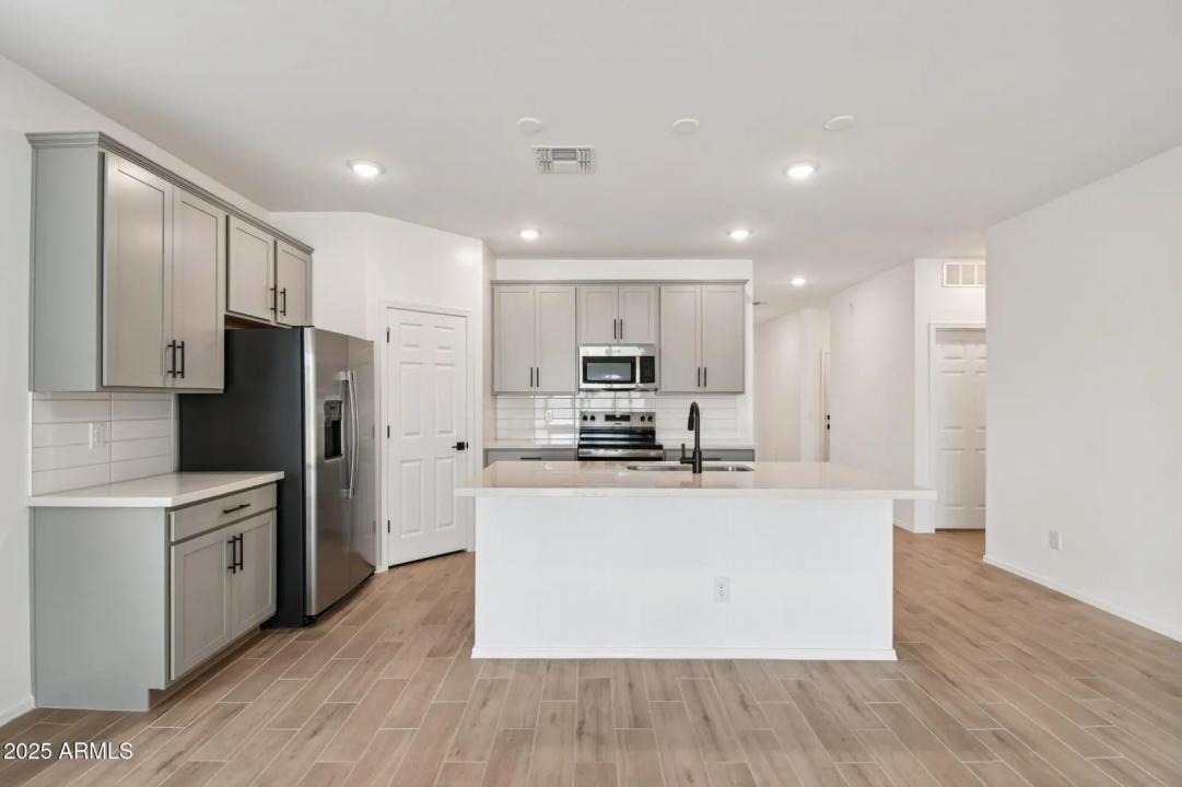 Real Estate Picture 8