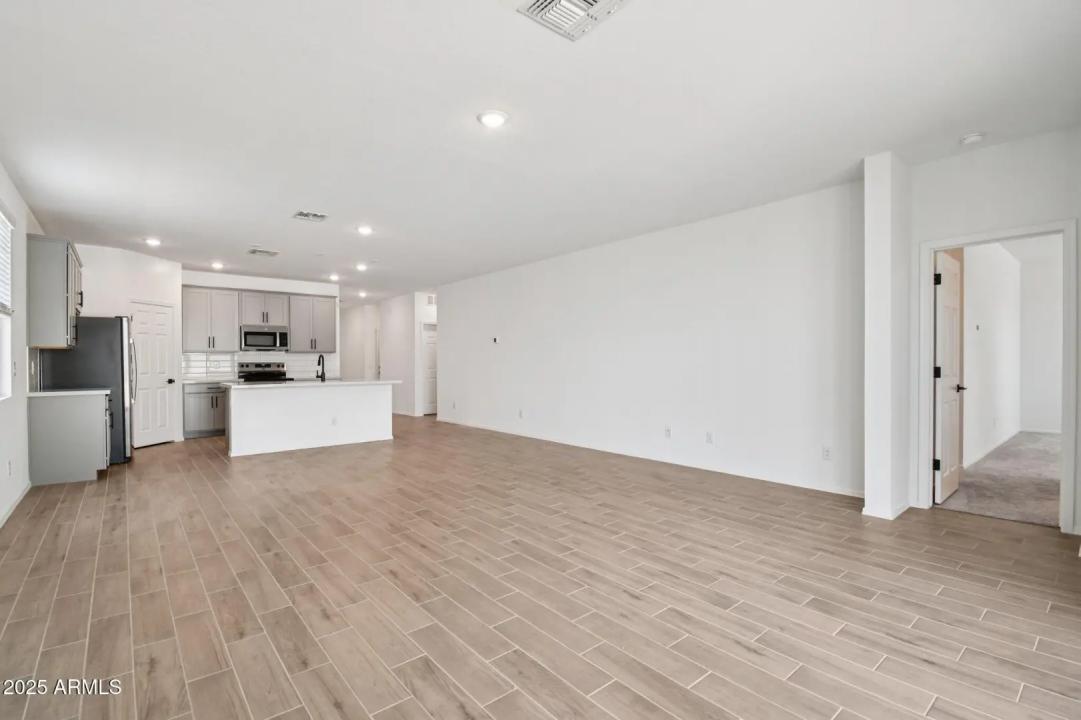 Real Estate Picture 10