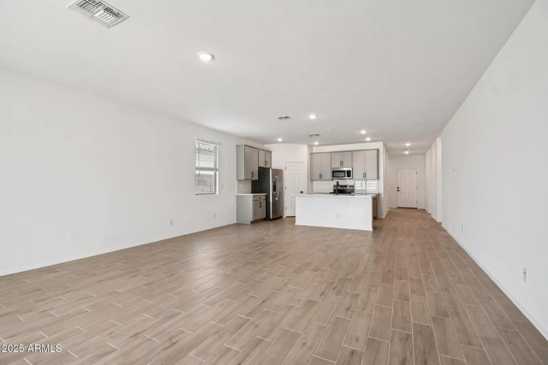 Real Estate Picture 11