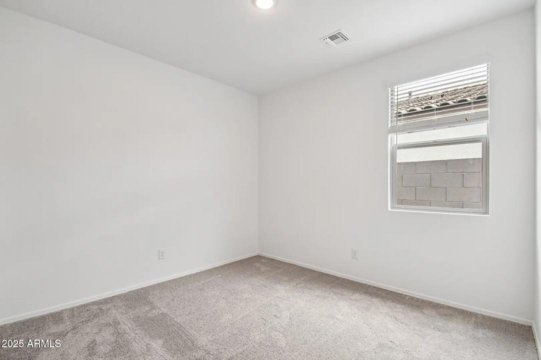 Real Estate Picture 14