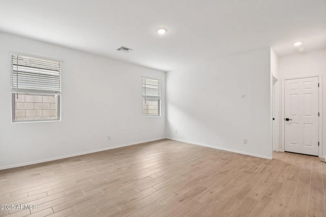 Real Estate Picture 16