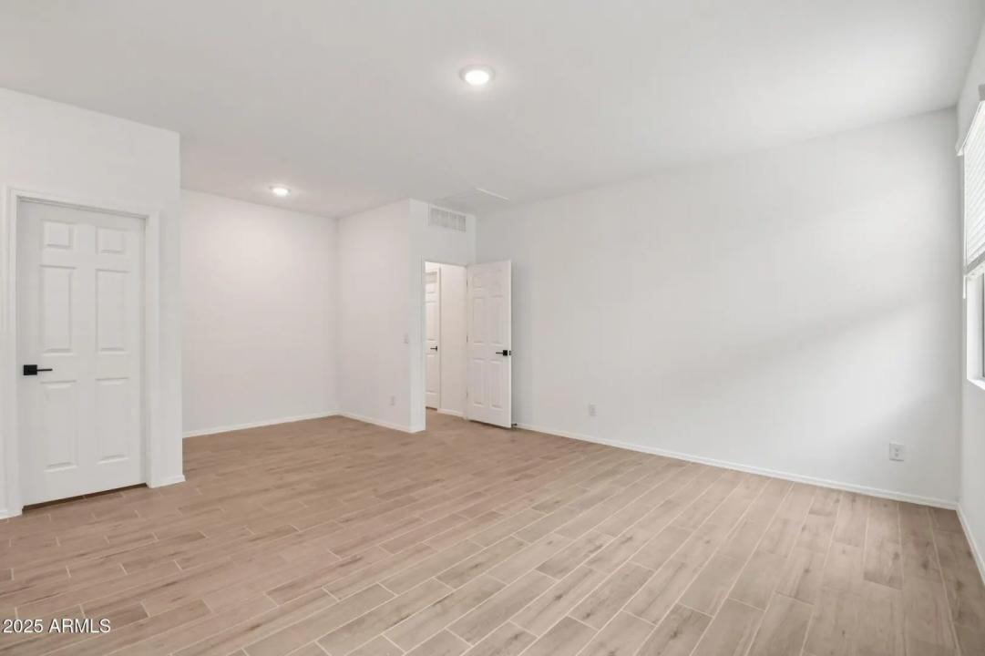 Real Estate Picture 17