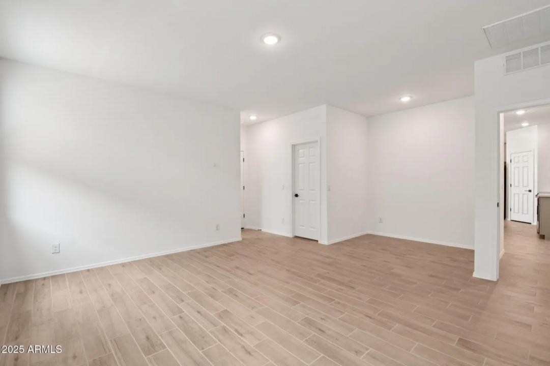 Real Estate Picture 18