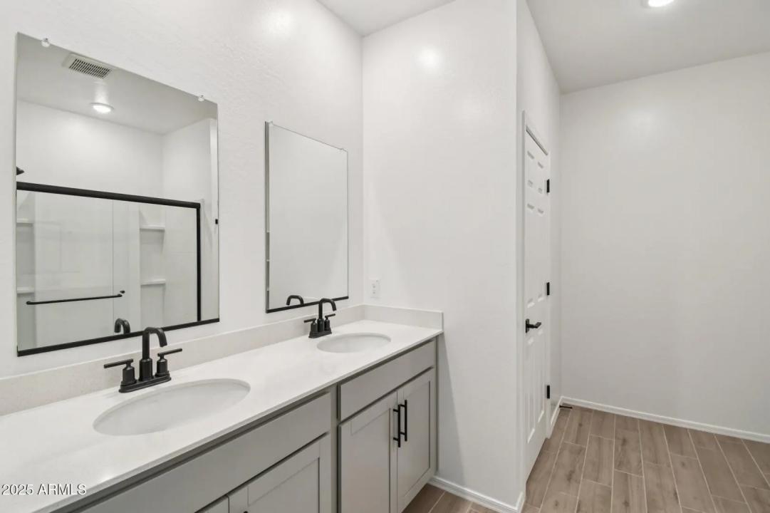 Real Estate Picture 28
