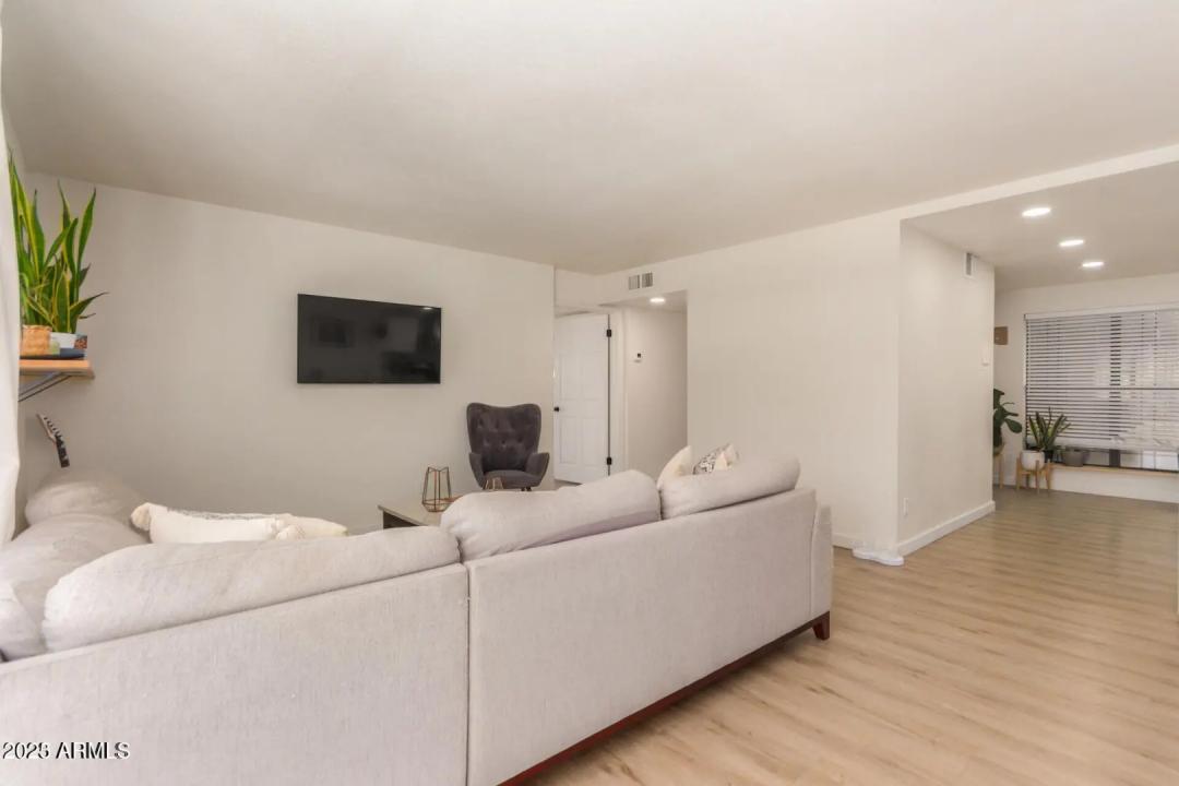 Real Estate Picture 3