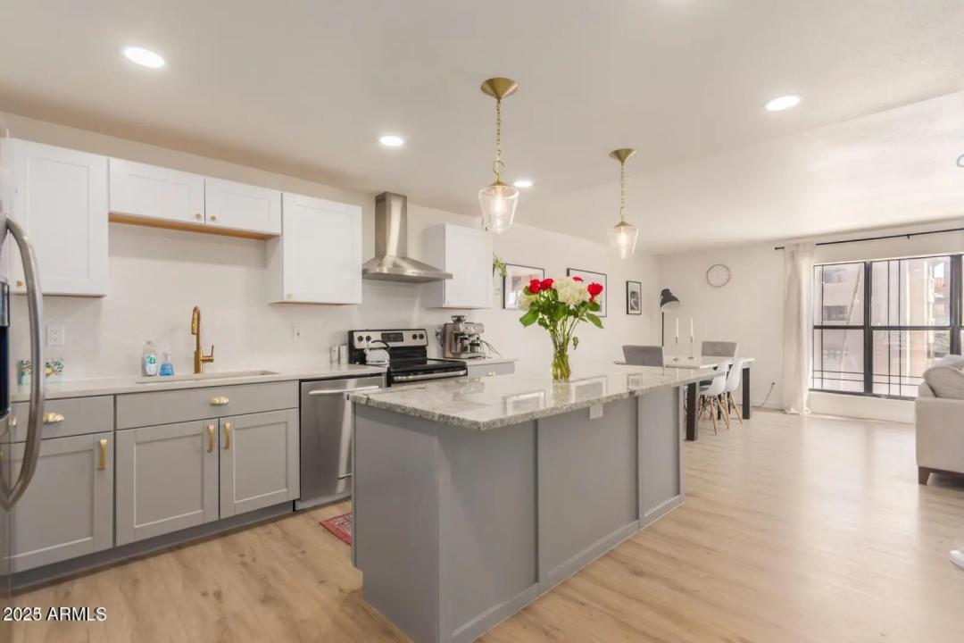 Real Estate Picture 5