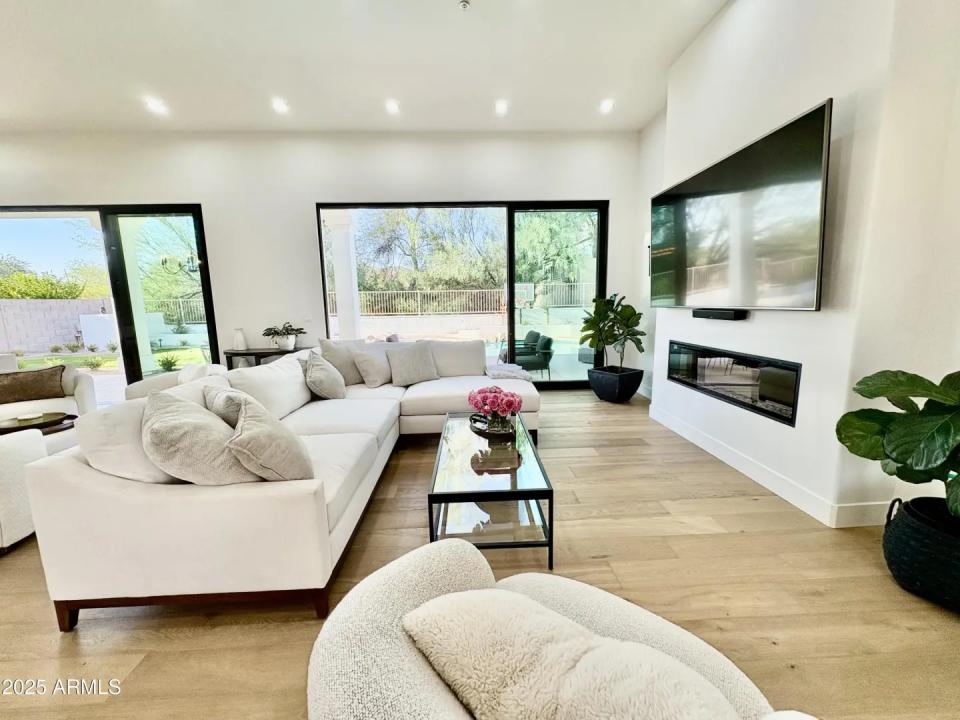 Real Estate Picture 16