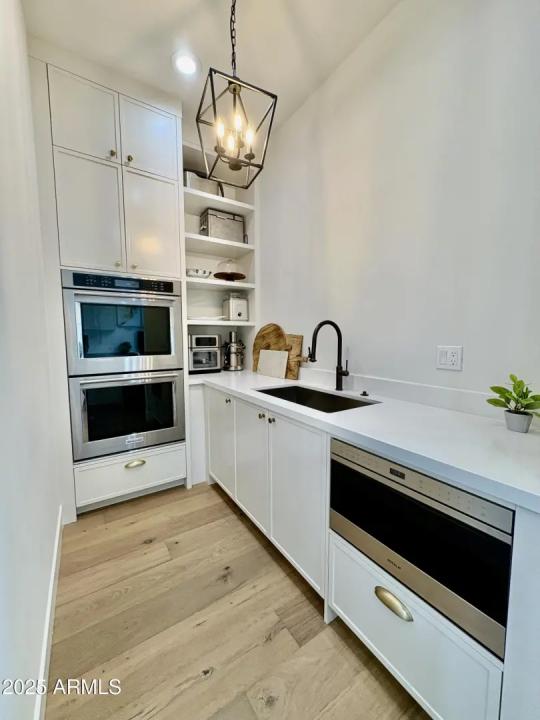 Real Estate Picture 9