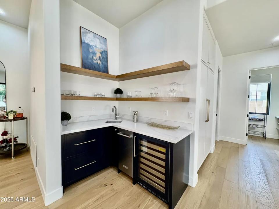 Real Estate Picture 14
