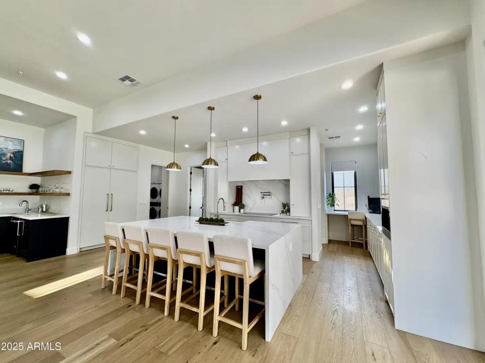 Real Estate Picture 11