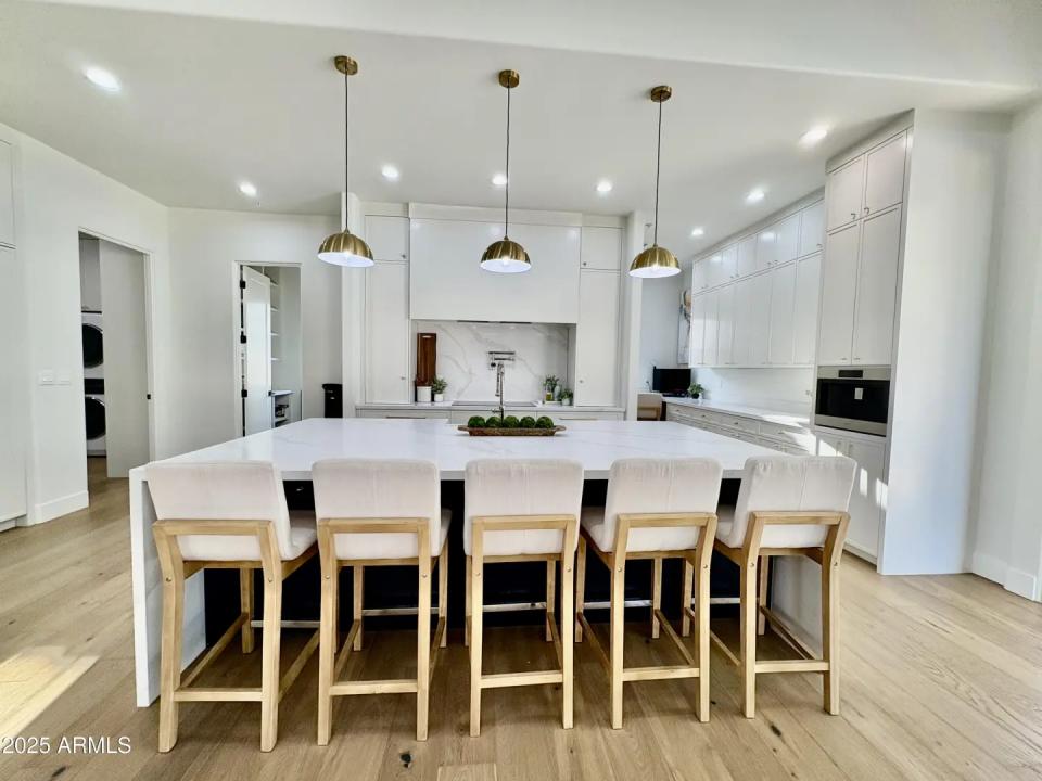 Real Estate Picture 10