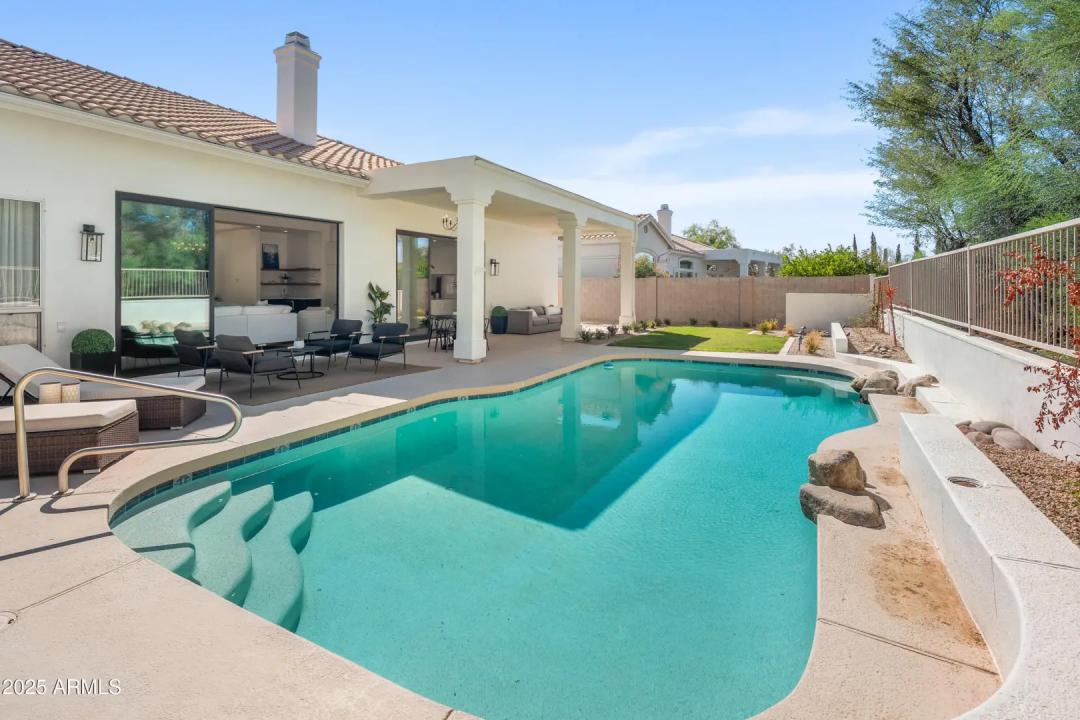 Real Estate Picture 3