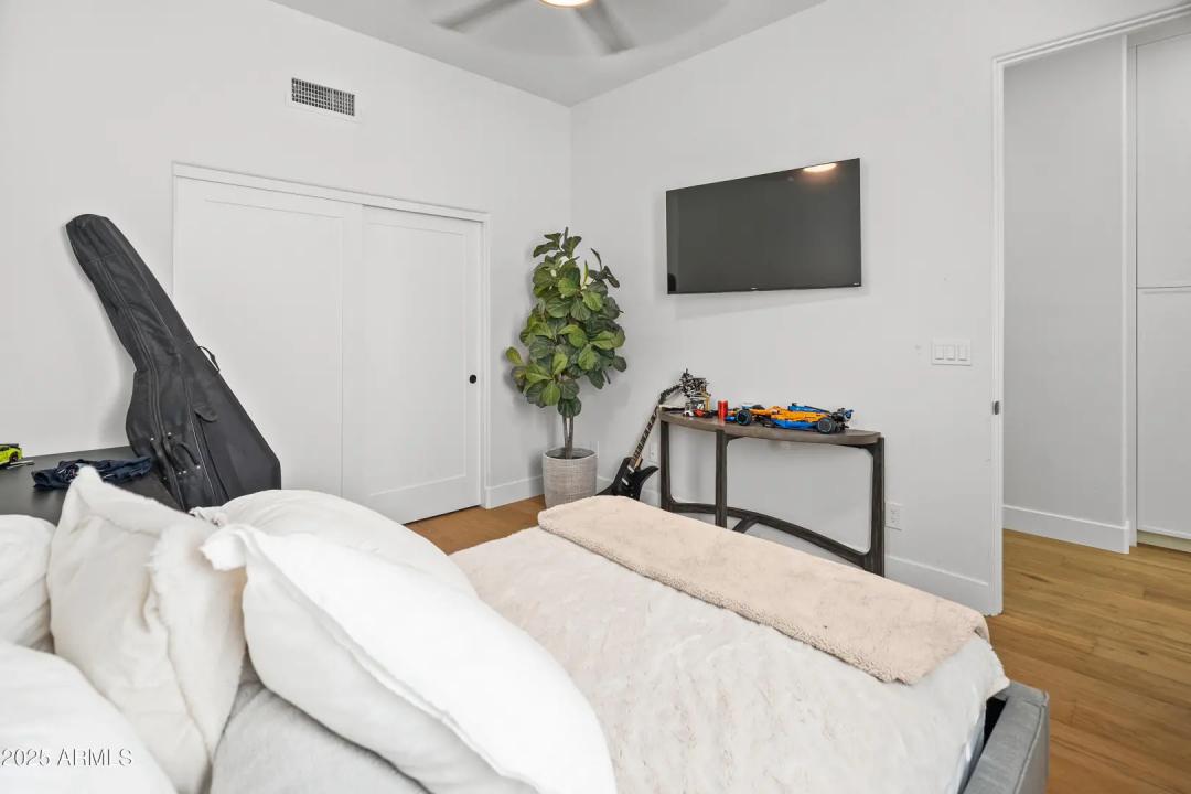 Real Estate Picture 33